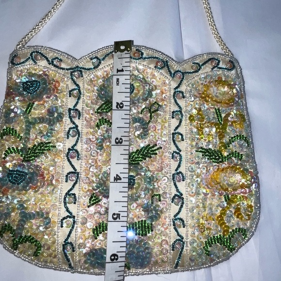 Embellished Franchi Courtney Floral Bead and Sequined Bag. - Picture 4 of 8